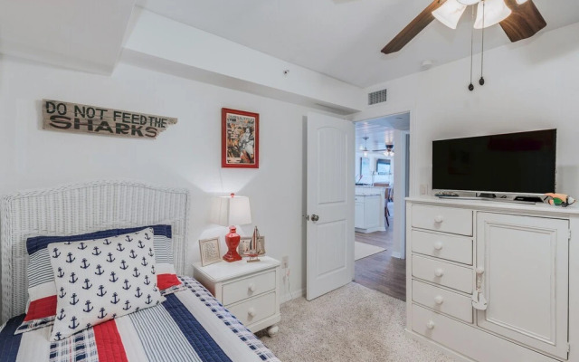 Shorehouse 401 by Vtrips