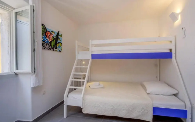 Impeccable 4-bed Apartment in Osor