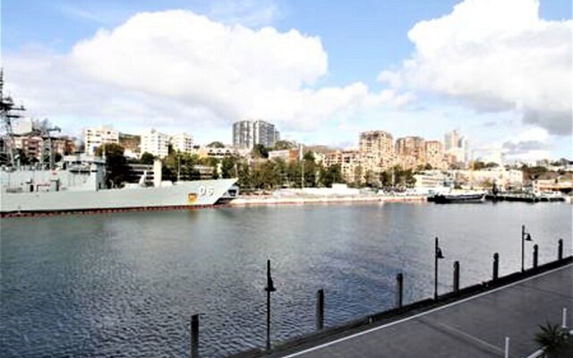 Waterfront Apt. on Sydney Harbour H390