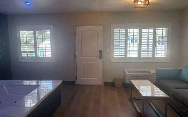 Super 8 by Wyndham Oceanside Downtown