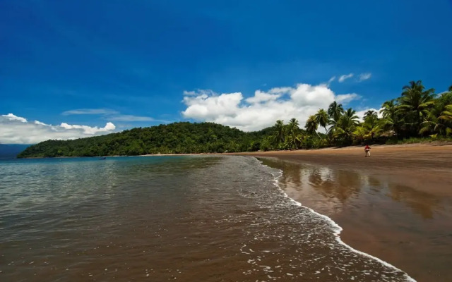 Playa de Oro Lodge