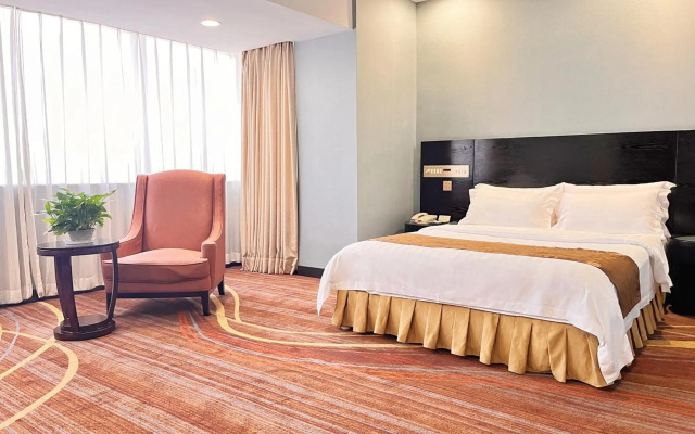 Skyline Plaza Hotel