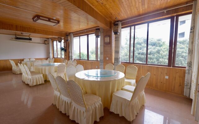 Yangshuo Dadahutong Families Hotel