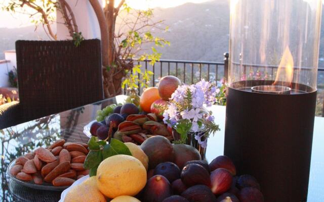 Graceful Villa in Sayalonga with Swimming Pool
