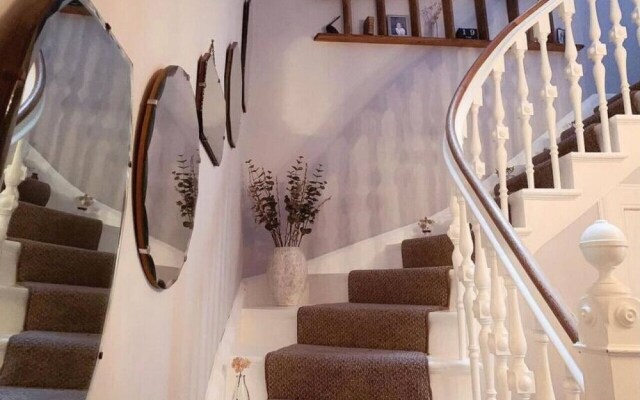 Castle Beach - Spectacular Victorian Villa