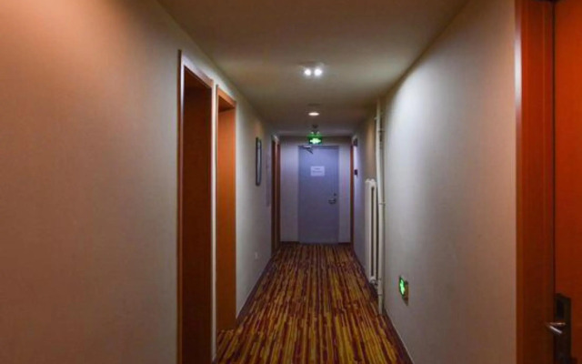 Dehong Express Hotel (Dalian Harbour Plaza Subway Station)