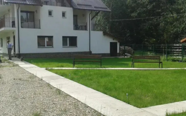 Vila Turistică Cireşarii