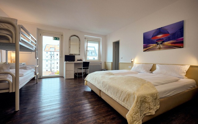 The 4 You Hostel & Hotel