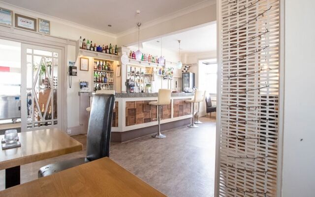 OYO Cliffemount Hotel