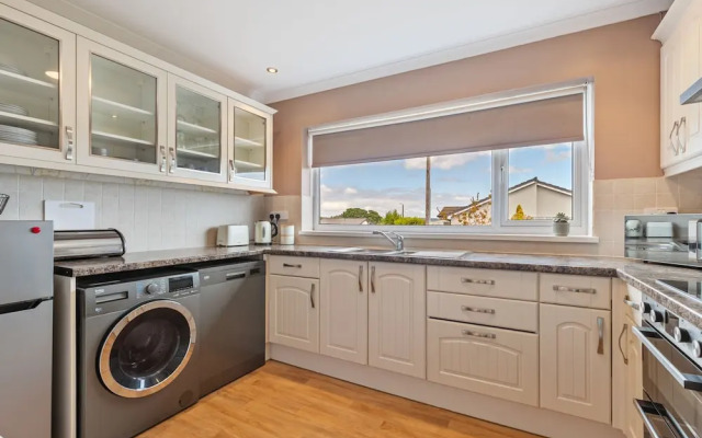 Sea Charm - Cosy Bungalow Near Beach and Village