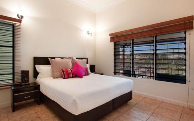 La Marina Waterfront Villa