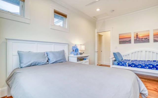 Breathtaking Ocean Views and Modern Luxury - Exquisite Coastal Retreat