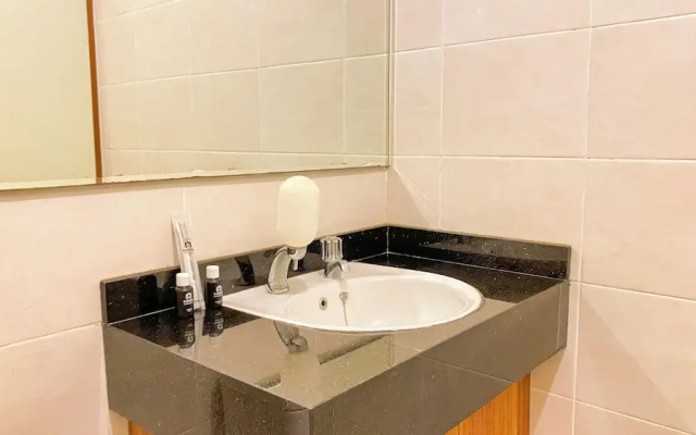 Homey And Comfort 2Br Green Bay Condominium Apartment