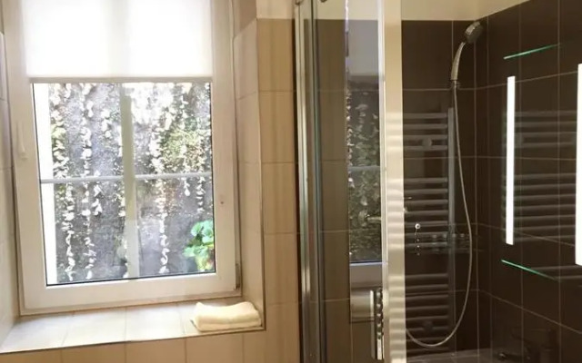 Apartment Vertigo
