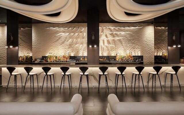 Amazing Suites In Yorkville