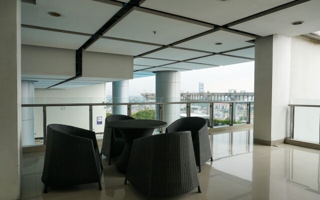 Cozy Living Studio at Cosmo Terrace Apartment