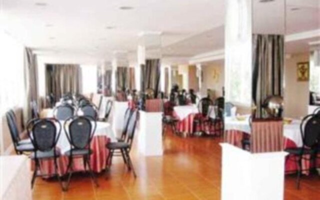 Lavy Hotel