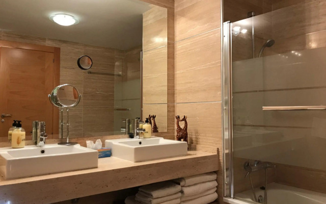 6482 - Luxury one level Penthouse