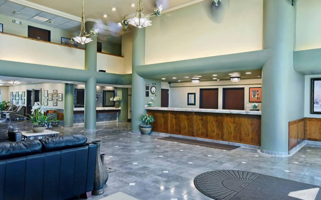 Oxford Suites Yakima