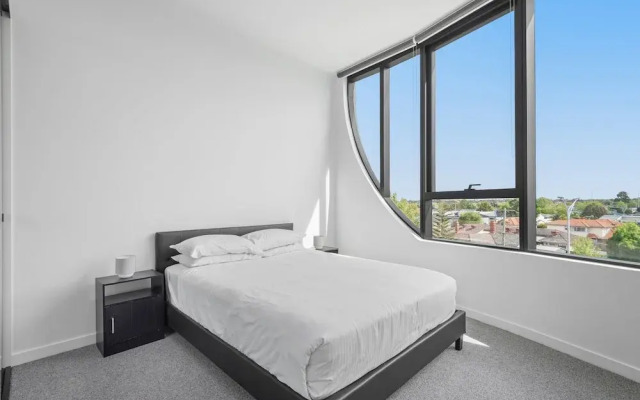 Generous 2-bed Apartment With Great Amenities