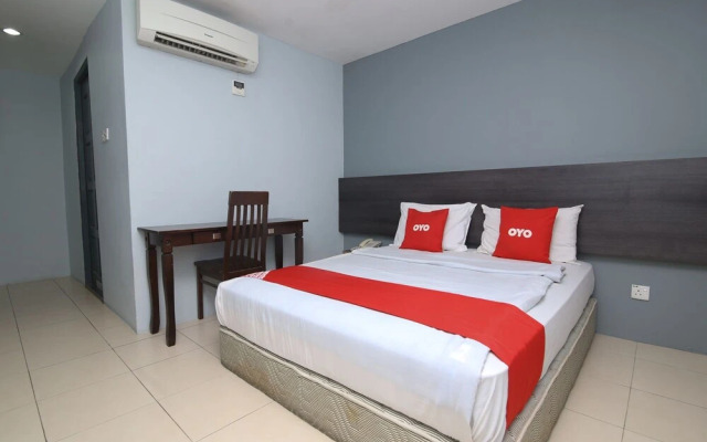 OYO 90136 Jumbo Inn
