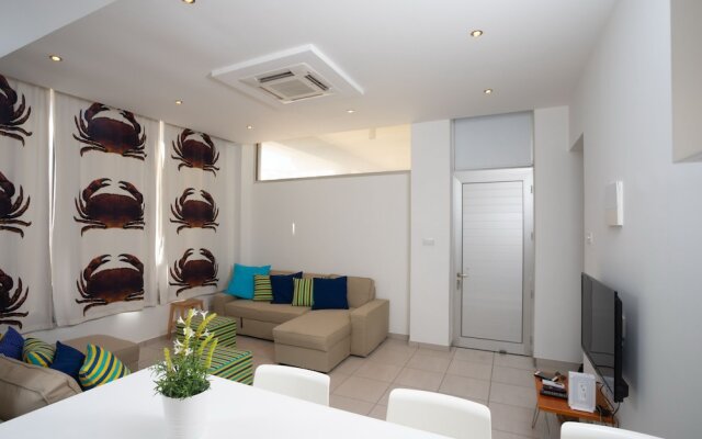 Athenaeum Beachside Studio