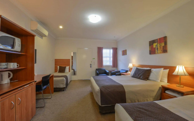 Cadman Motor Inn & Apartments