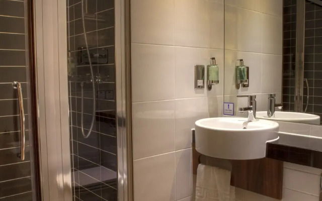 Holiday Inn Express Edinburgh Airport by IHG