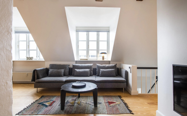 Town Hall Penthouse by Daniel&Jacob’s