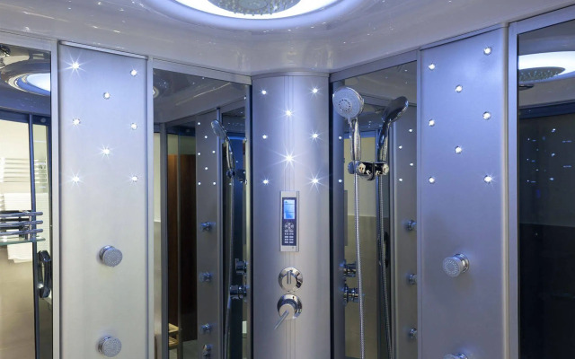 Lh Royal Suites