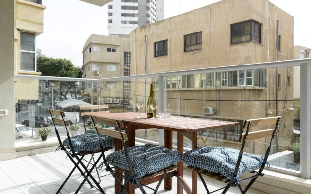 Amazing 3 BDR 2 Baths, Balcony and Parking