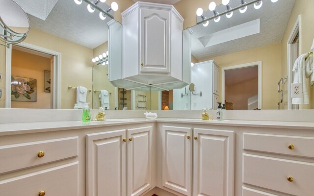 Bonnie View 21 4 Bedroom Home by Redawning