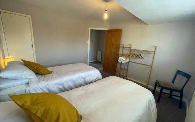 Beautiful, Spacious 4-bed House in Brixham