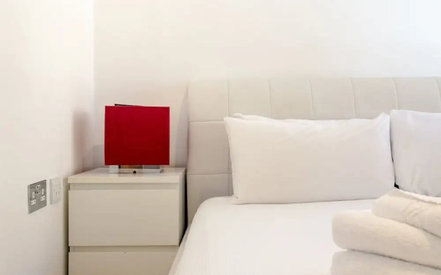 Modern 1 Bedroom Paddington Apartment