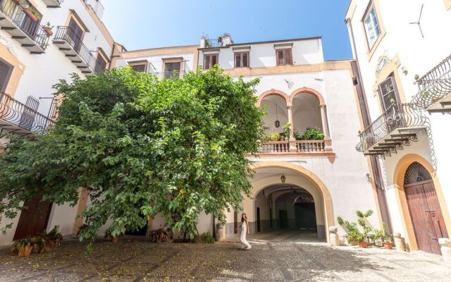 Casa degli Affreschi Palazzo Lungarini