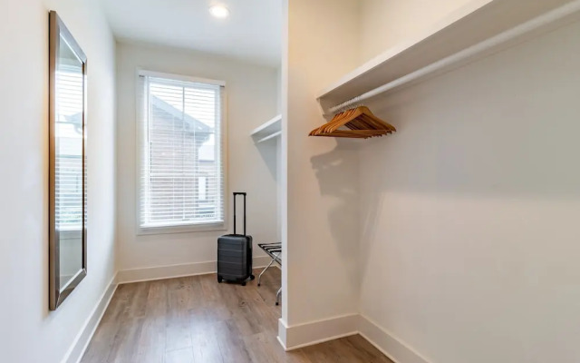 The Magnolia 8 by Avantstay Downtown Balcony