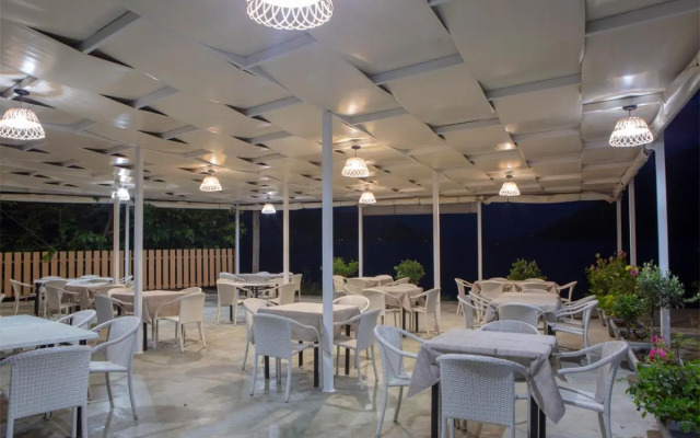 Menes Hotel