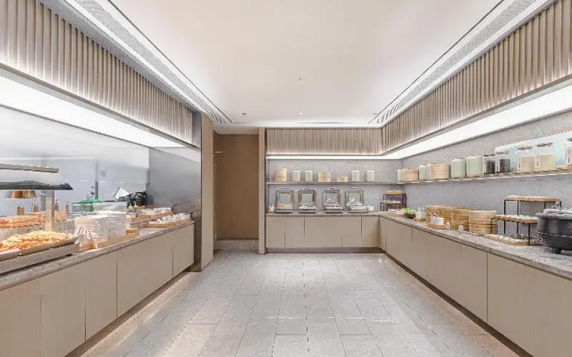 Ji Hotel (Shanghai Lujiabang Road Metro Station)