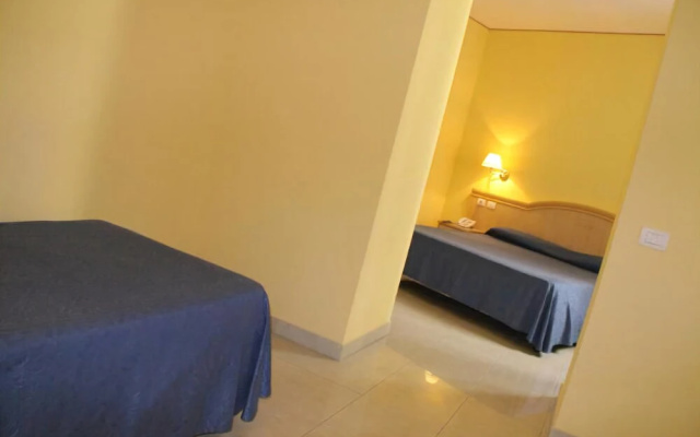 Yacht Marina Hotel