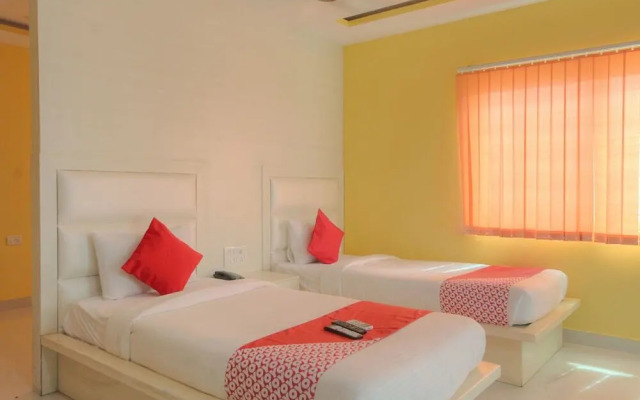 OYO 15965 Hotel Nandi Gateway