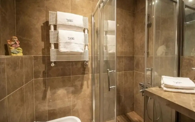 Monot Suites