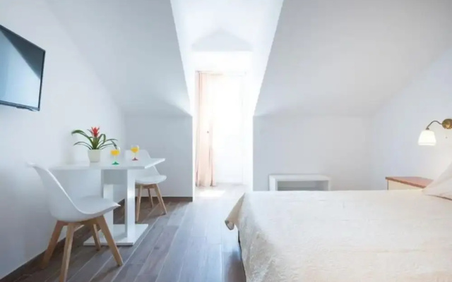 Apartments Horizon - Double Room With Balcony and Sea View