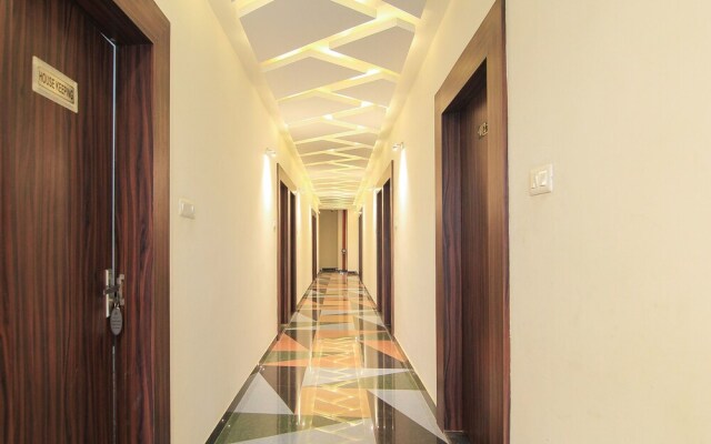 OYO 14886 Hotel Royal Paradise
