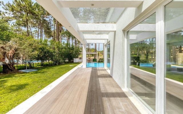 Aroeira Modern Grand Villa With Pool by Homing