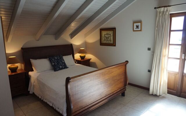 Faros Suites - Adults Only