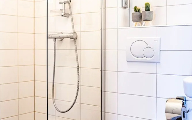 Tiny Parks Cast Away