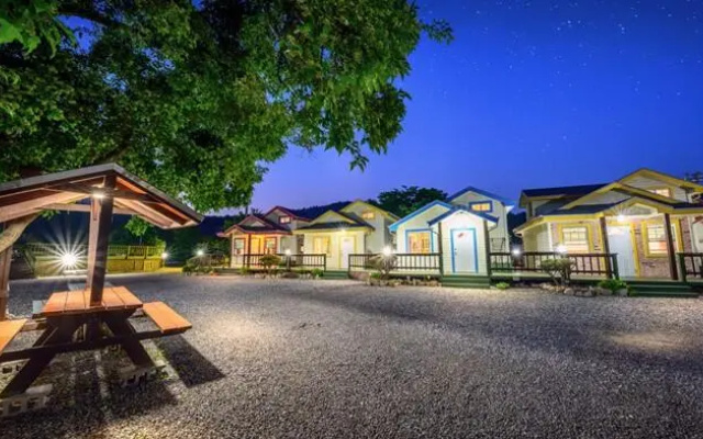 Gapyeong Dalbit Jeongwon Pension