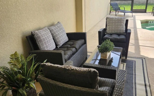 1556 PD - Poolside Bliss: Enchanted 4BR Townhome