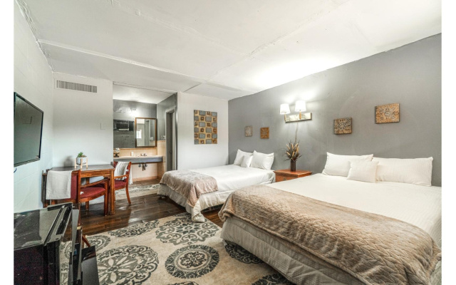 OYO Holiday Capri Motel & Rv Park