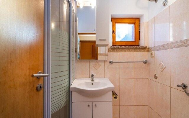 Nice Apartment in Modric With 1 Bedrooms and Wifi